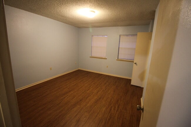 Building Photo - 2331 Justin Ln