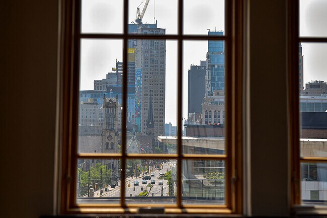 Building Photo - Beautiful 2 Bedroom Renovated Apartment Wa...
