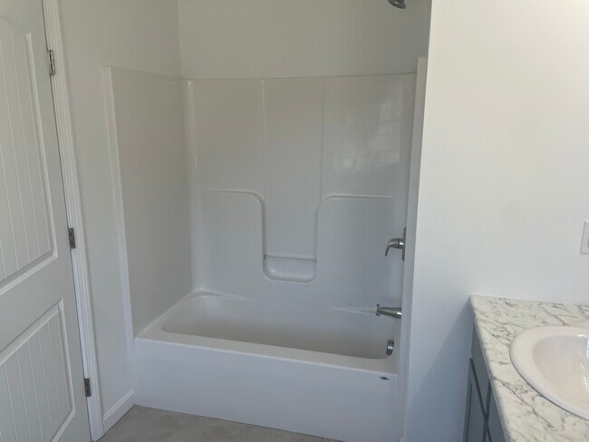 Building Photo - 13 Matildas Wy