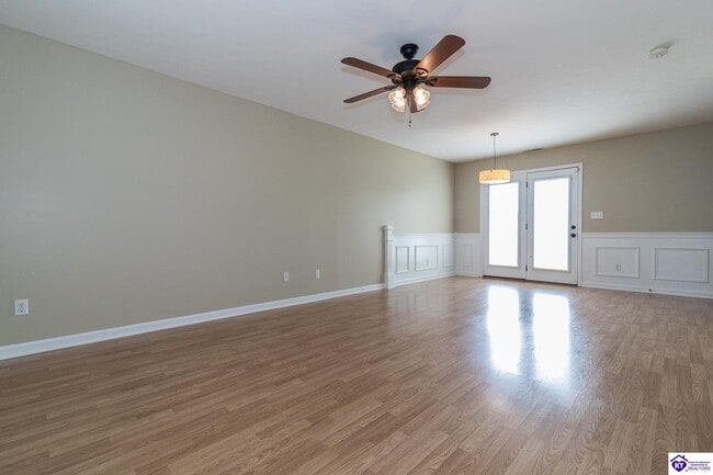 Building Photo - 212 Applewood Ln