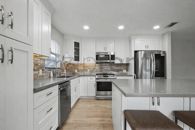 Building Photo - 2307 N Cirby Way