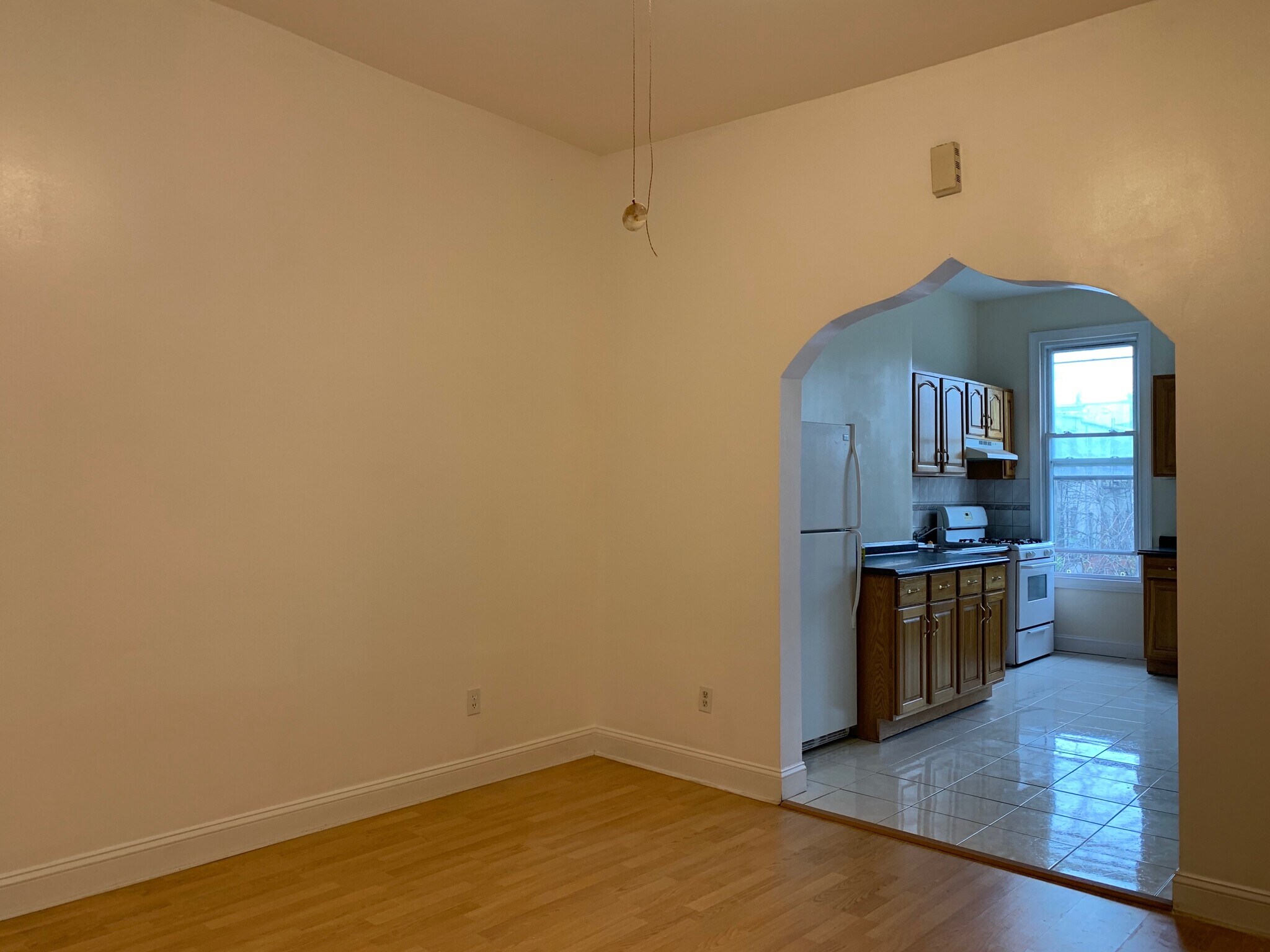 Living Room - 985 Hart St
