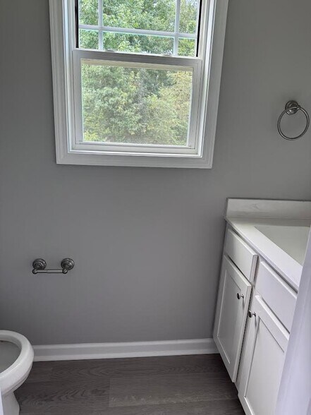 Building Photo - 136 Tang Cir