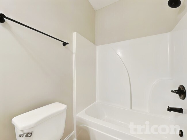 Building Photo - 319 Arbor Cir