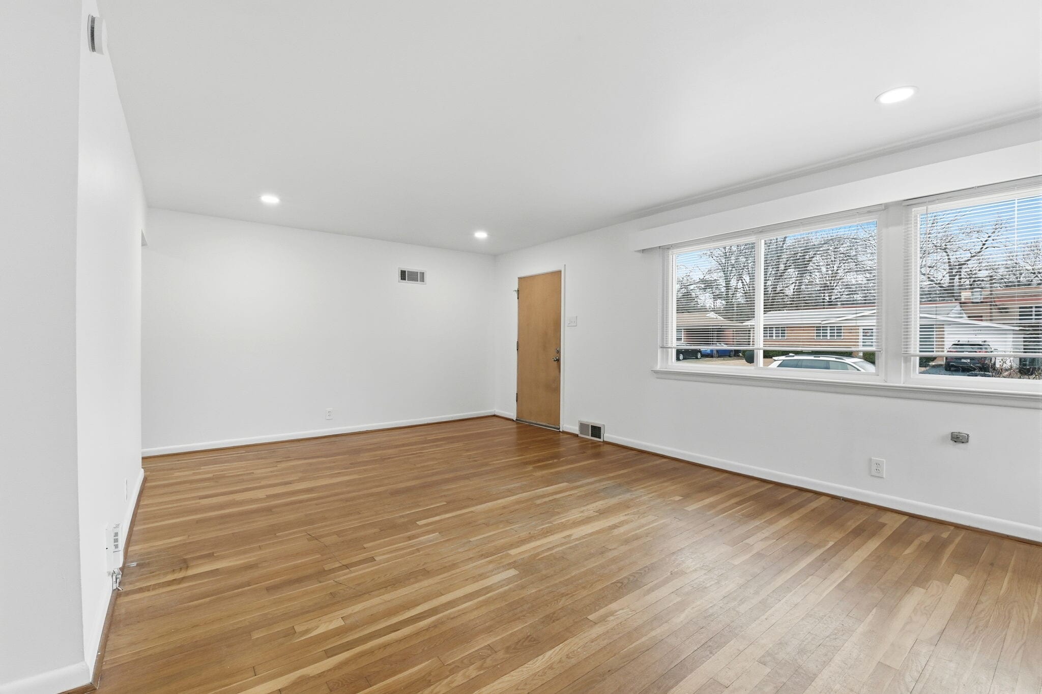 Building Photo - 1152 Burch Ln