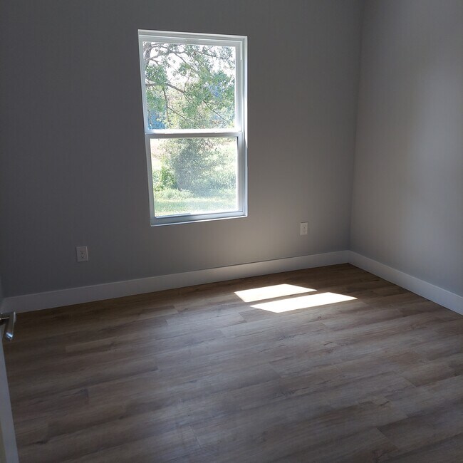 Building Photo - 1738 Sierra