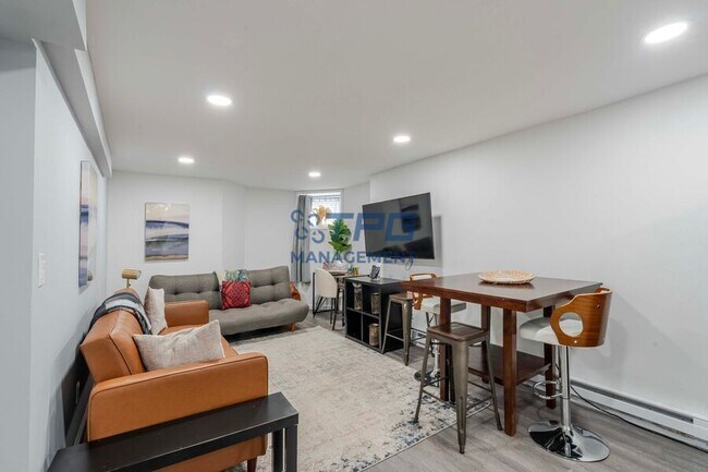 Building Photo - 211 Park Ave