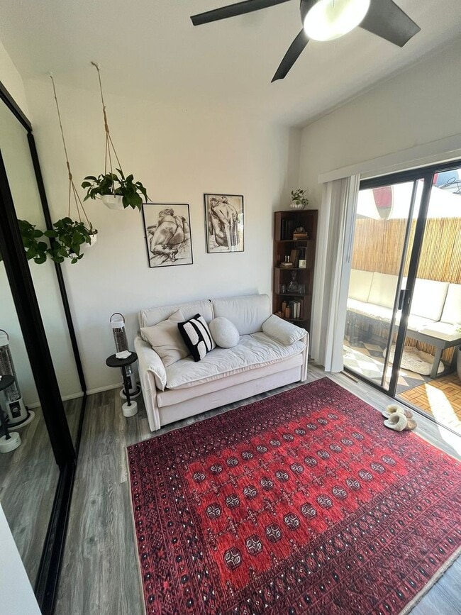 Building Photo - Stunning 2-Bed, 2-Bath Renovated Home with Private Patio & Parking!
