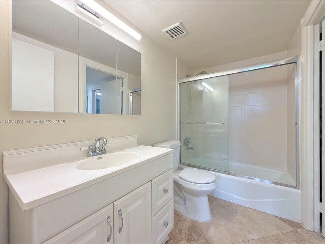 Building Photo - 1470 NE 123rd St