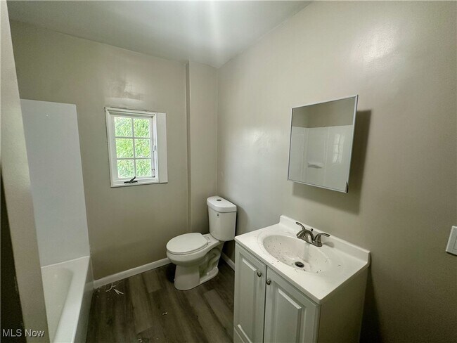 Building Photo - 555 Lumiere St