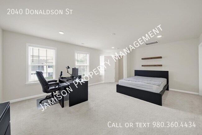 Building Photo - 2040 Donaldson St