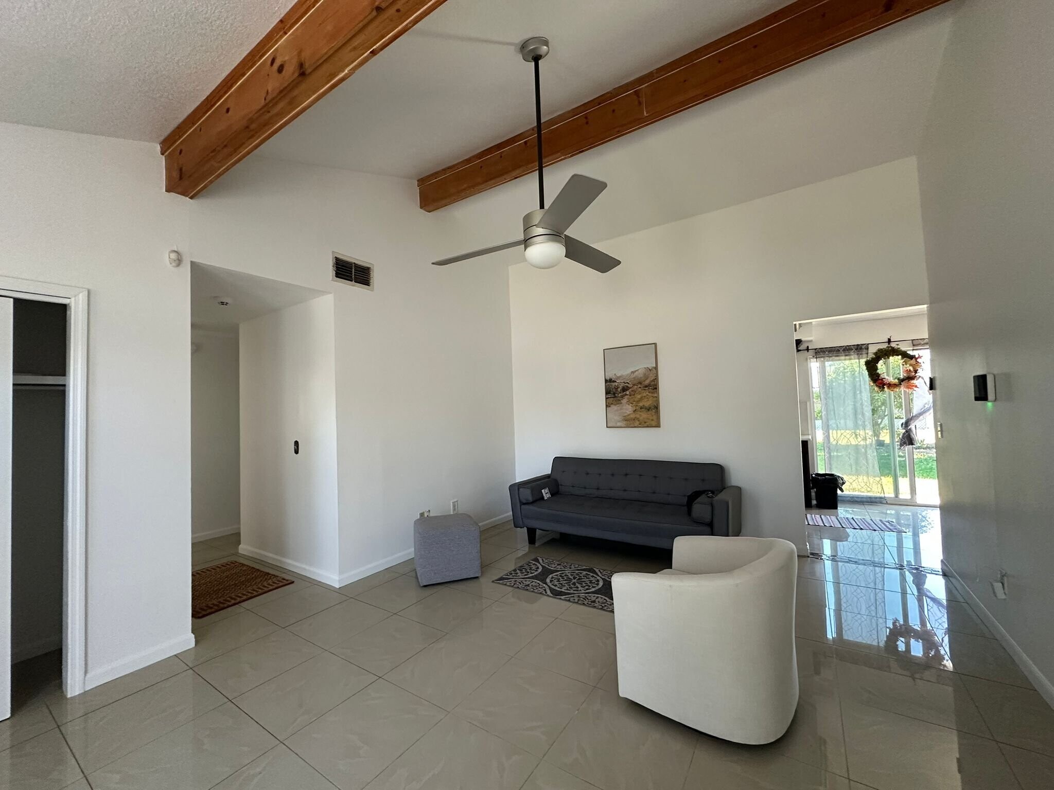 Building Photo - 226 E Cedarwood Cir