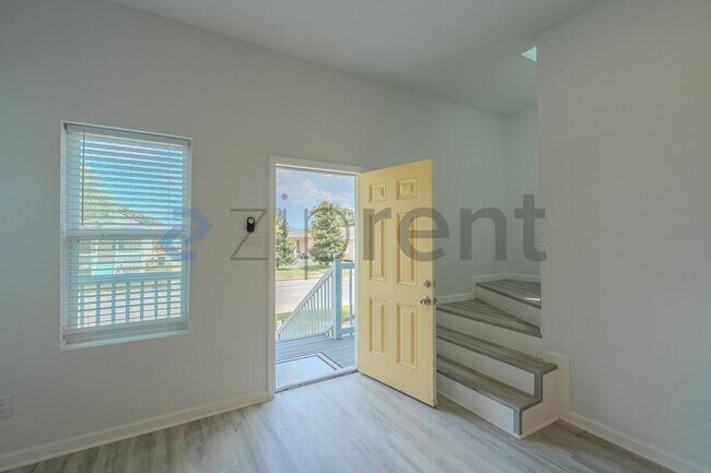 Building Photo - Unit