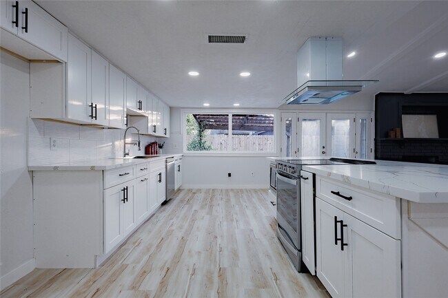 Building Photo - 7310 Corta Calle Dr