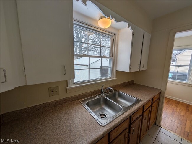 Building Photo - 637 E Wilbeth Rd