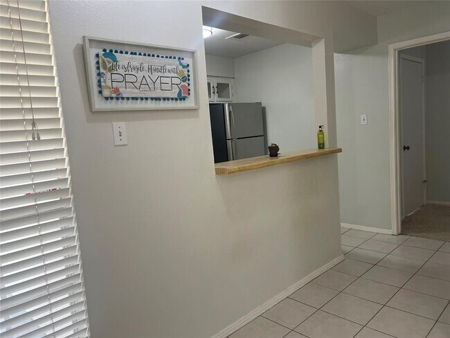 Building Photo - 13004 Trail Hollow Dr