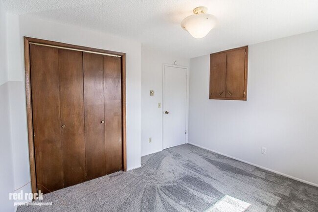 Building Photo - 403 E Dalke Ave