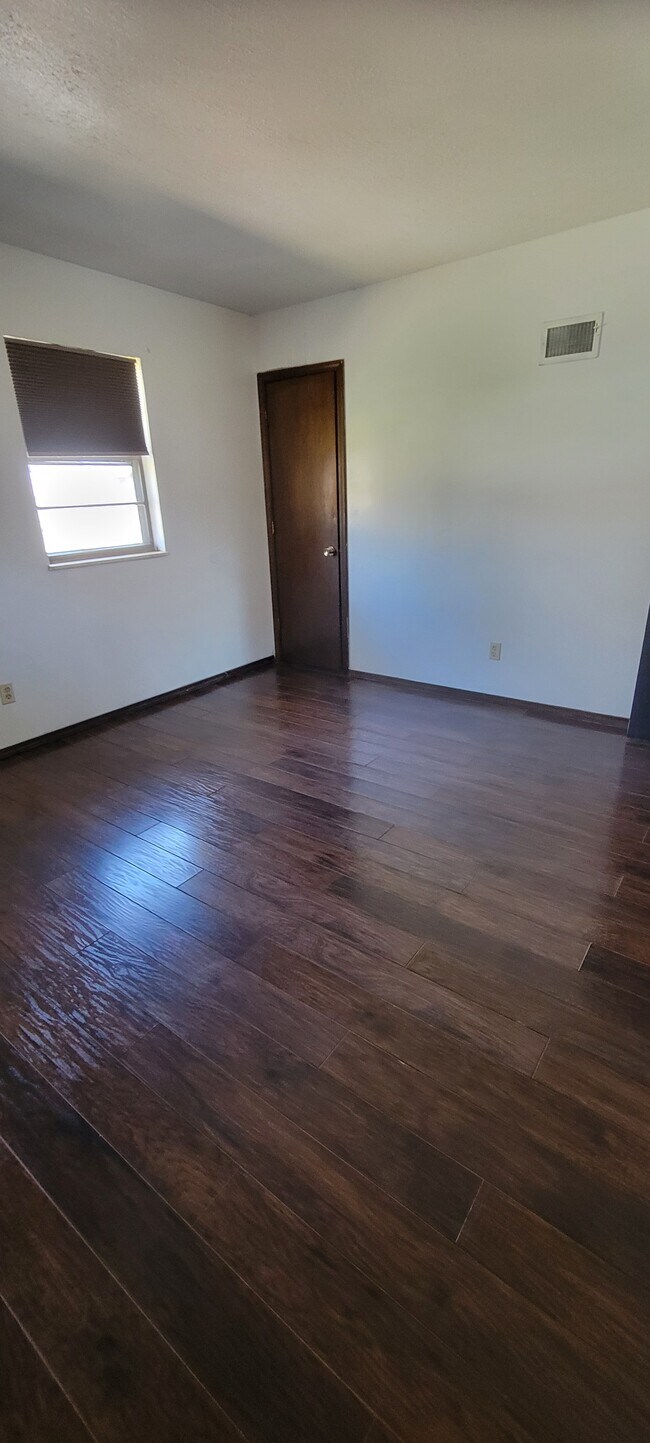 Building Photo - 109 Sunset Dr