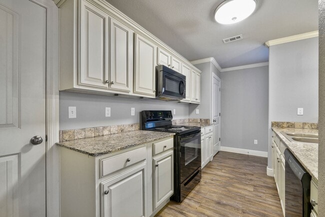 Building Photo - FREE 55” TV or 28” Blackstone! Plus $150 Amazon gift card! Beautiful 3 bed / 2.5 bath duplex with...