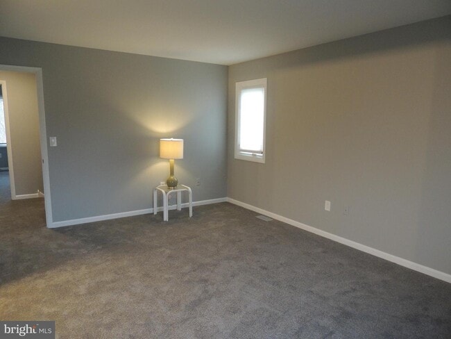 Building Photo - 404 Pinebrooke Cir