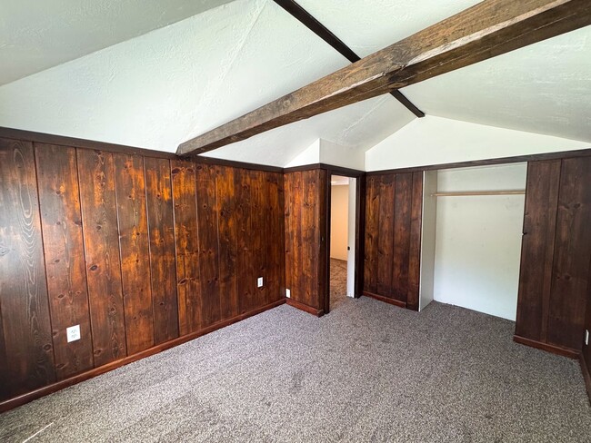 Building Photo - 3 Bedroom, 1 Bathroom S. Eugene Home