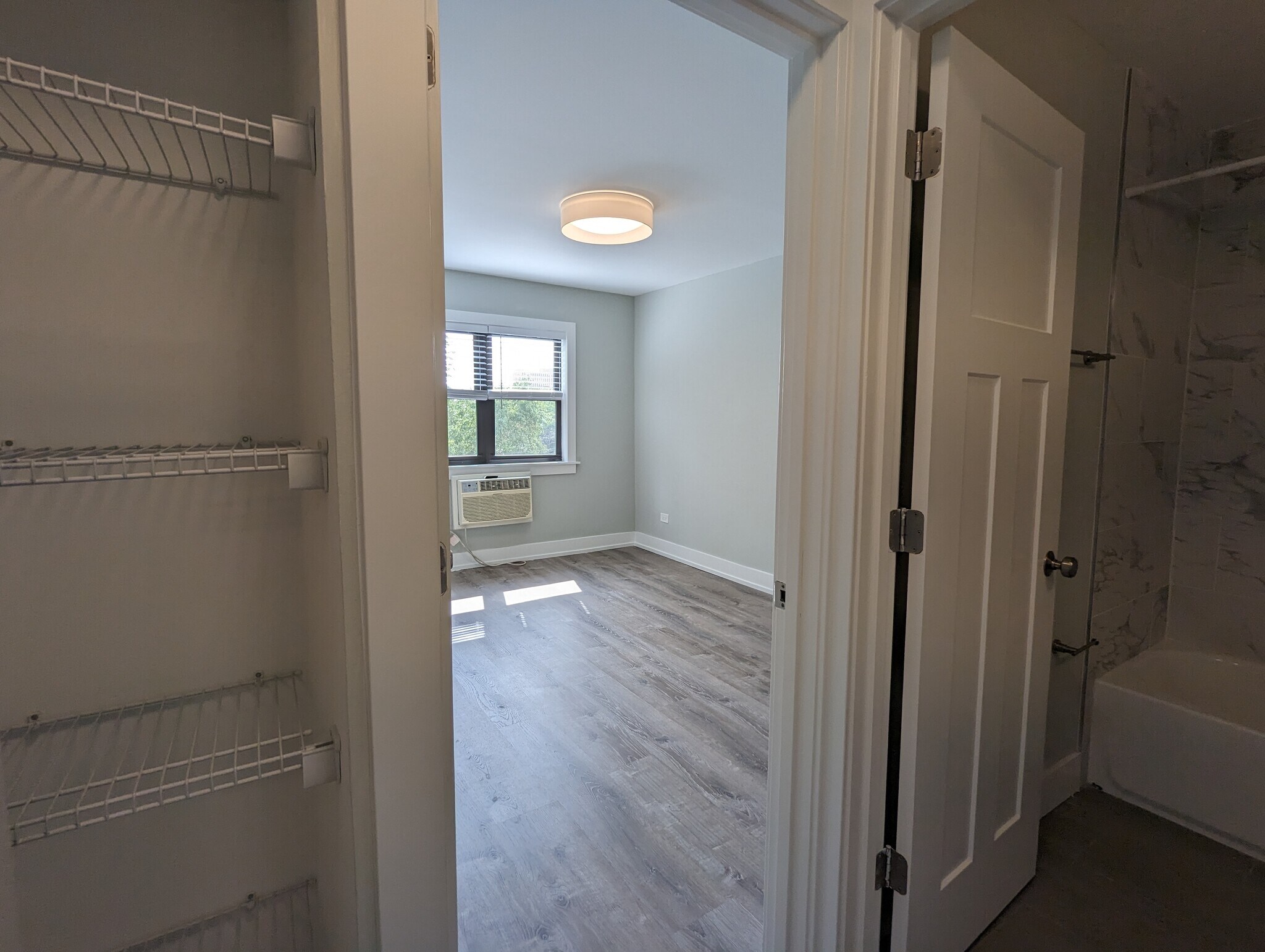 Building Photo - 456 W Barry Ave