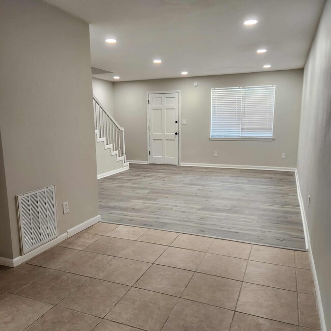 Building Photo - 1406 Hays St