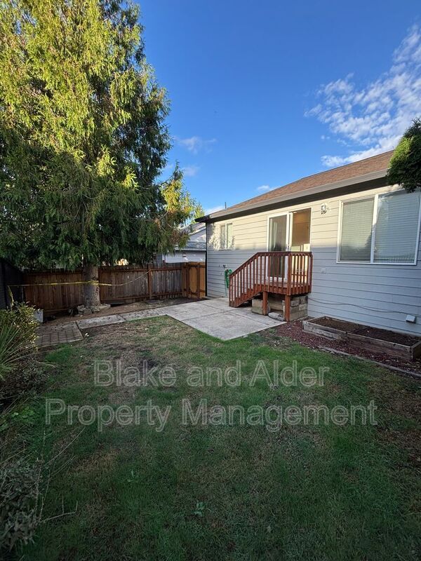 Building Photo - 3607 NE 158th Ave