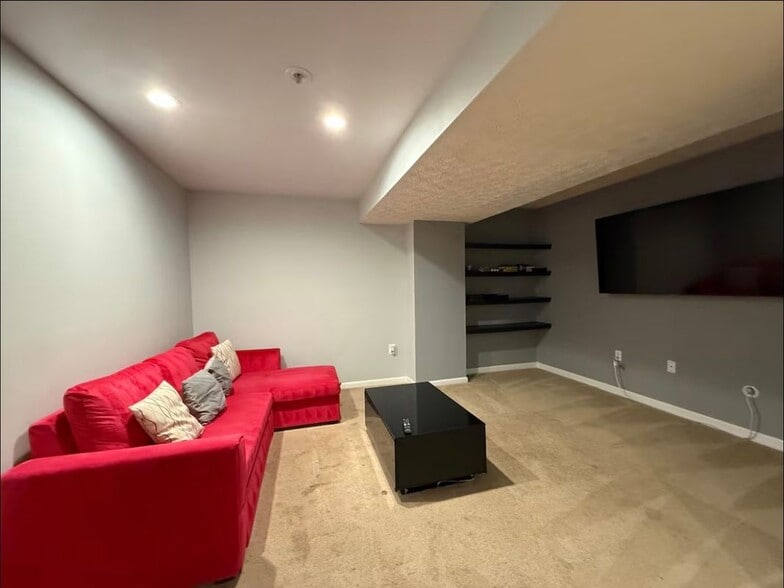 Building Photo - 11104 Rhodenda Ave