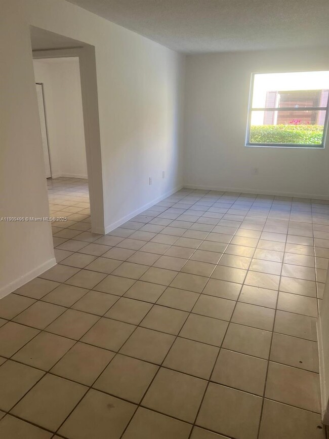 Building Photo - 686 NW 114th Ave