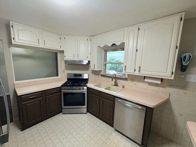 Building Photo - 10415 Antrim Dr