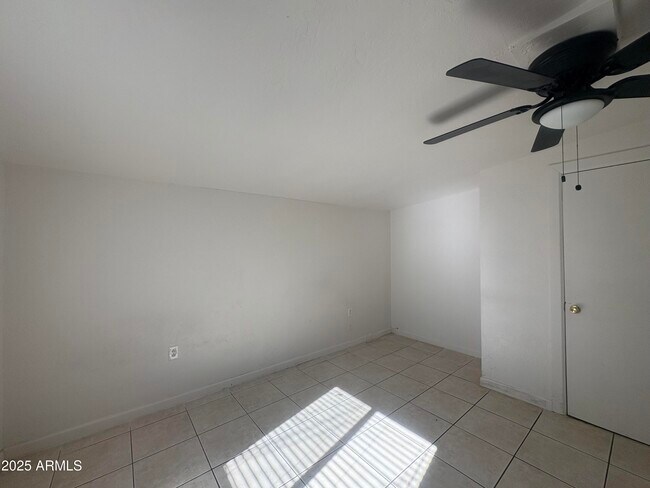 Building Photo - 2642 E Kings Ave