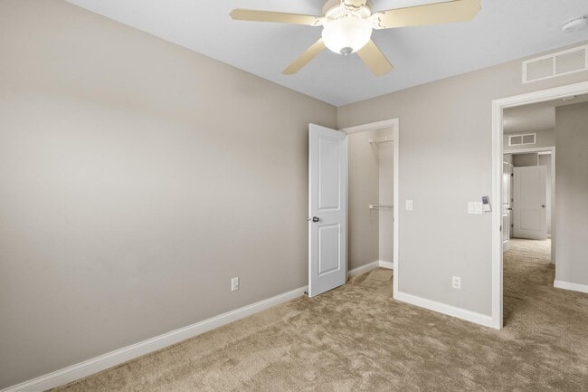 Building Photo - 5005 Devils Glen Rd