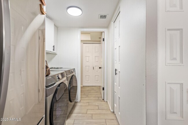 Building Photo - 4807 W Northern Ave