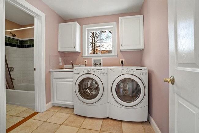 Building Photo - 20 Donizetti St