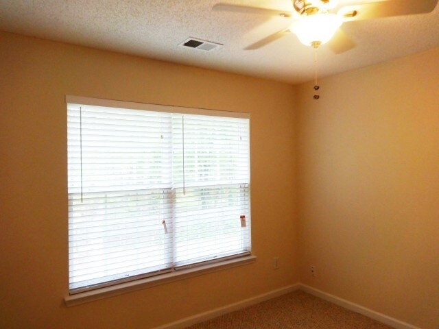 Building Photo - 228 Trickle Dr