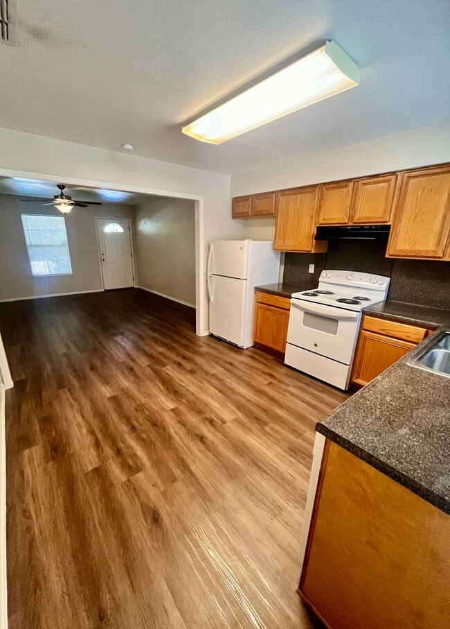 Building Photo - 2 Bed 1 Bath **Cozy Unit in Pleasanton**