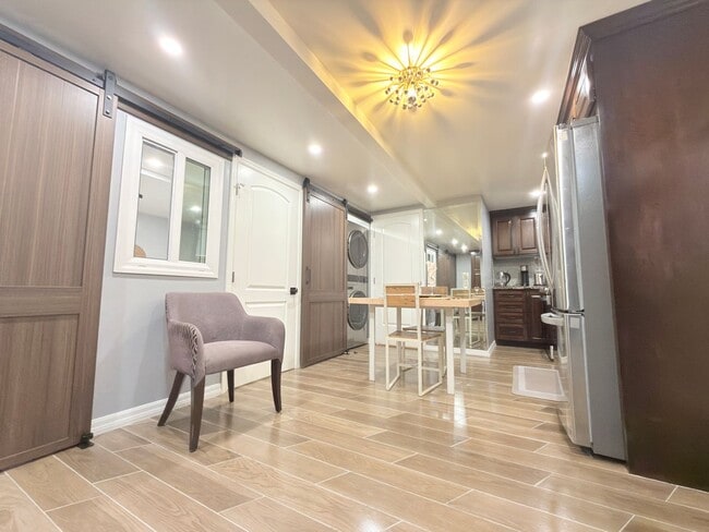 Building Photo - Vista Pl &amp; Marie Ave