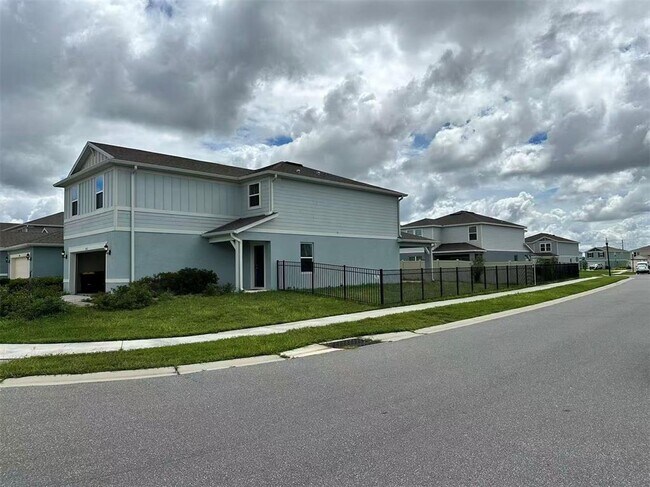 Building Photo - 2102 Charming Ave