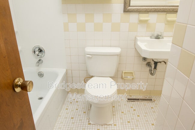 Building Photo - 5280 Monitor Dr
