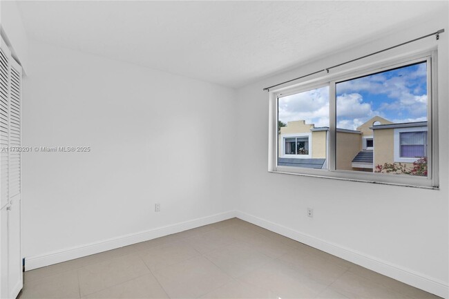 Building Photo - 4515 SW 68th Ct Cir
