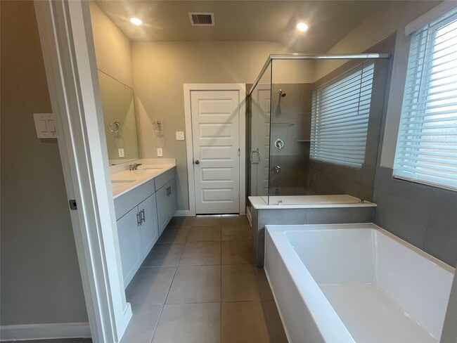 Building Photo - 6406 Brazos Trl Dr