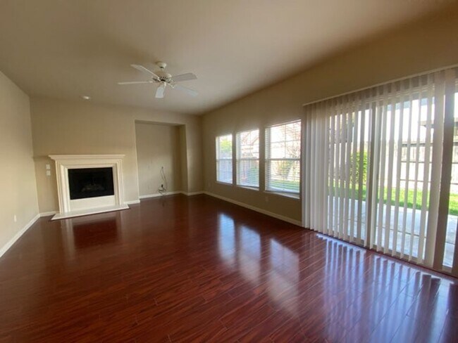 Building Photo - EXCEPTIONAL 4 BEDROOMS, 3 BATH, 3 CAR GARA...