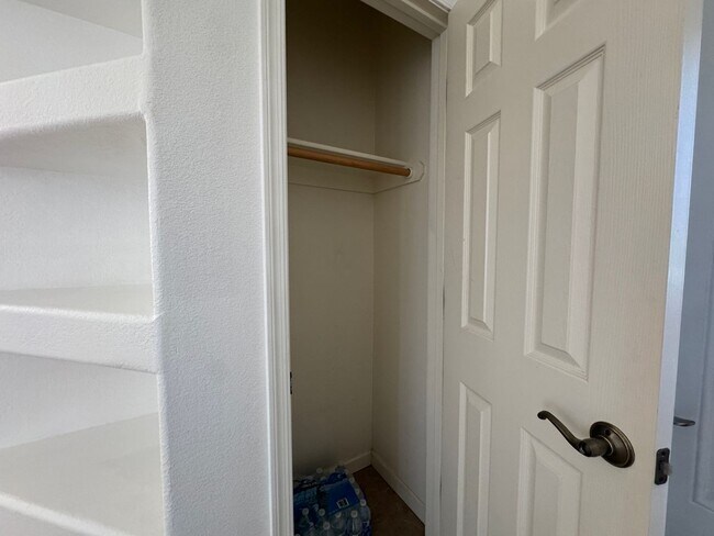Building Photo - 3br 2ba Home with Garage and Yard near Rot...