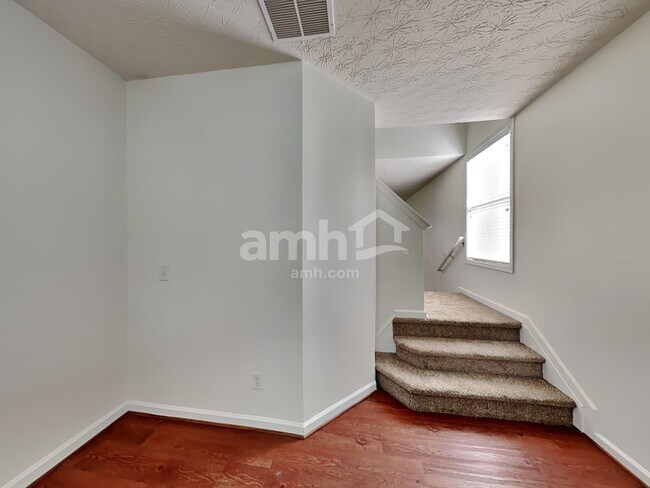 Building Photo - 127 Oleander Way