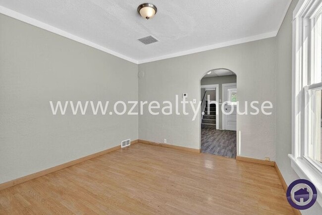 Building Photo - 225 E Weber St