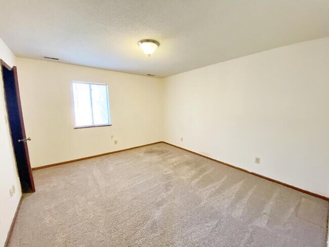 Building Photo - 908 Hearthridge Ct