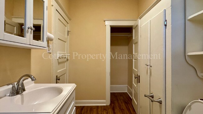 Building Photo - 315 S 15th St