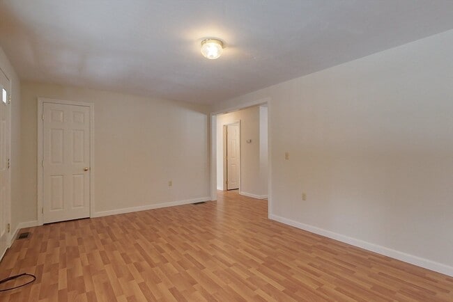 Building Photo - 661 South Rd