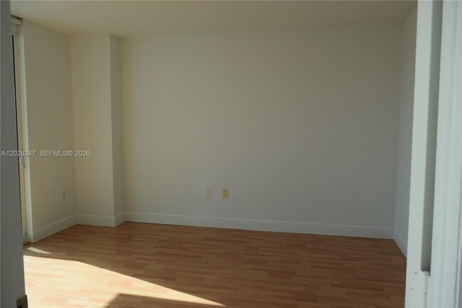 Building Photo - 1800 N Bayshore Dr